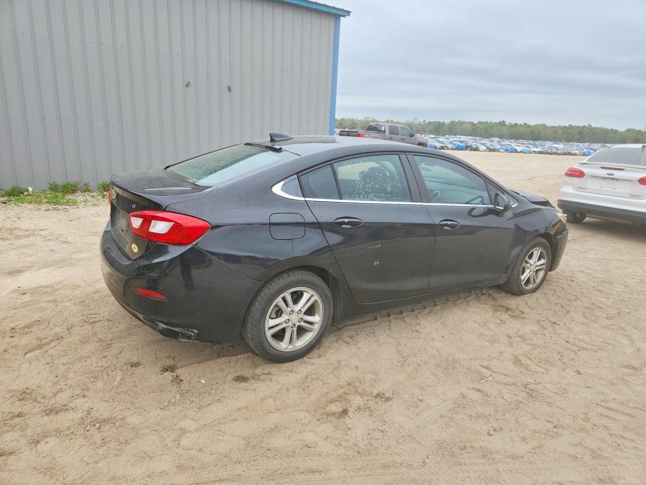 2017 Chevrolet Cruze Lt - Image 3