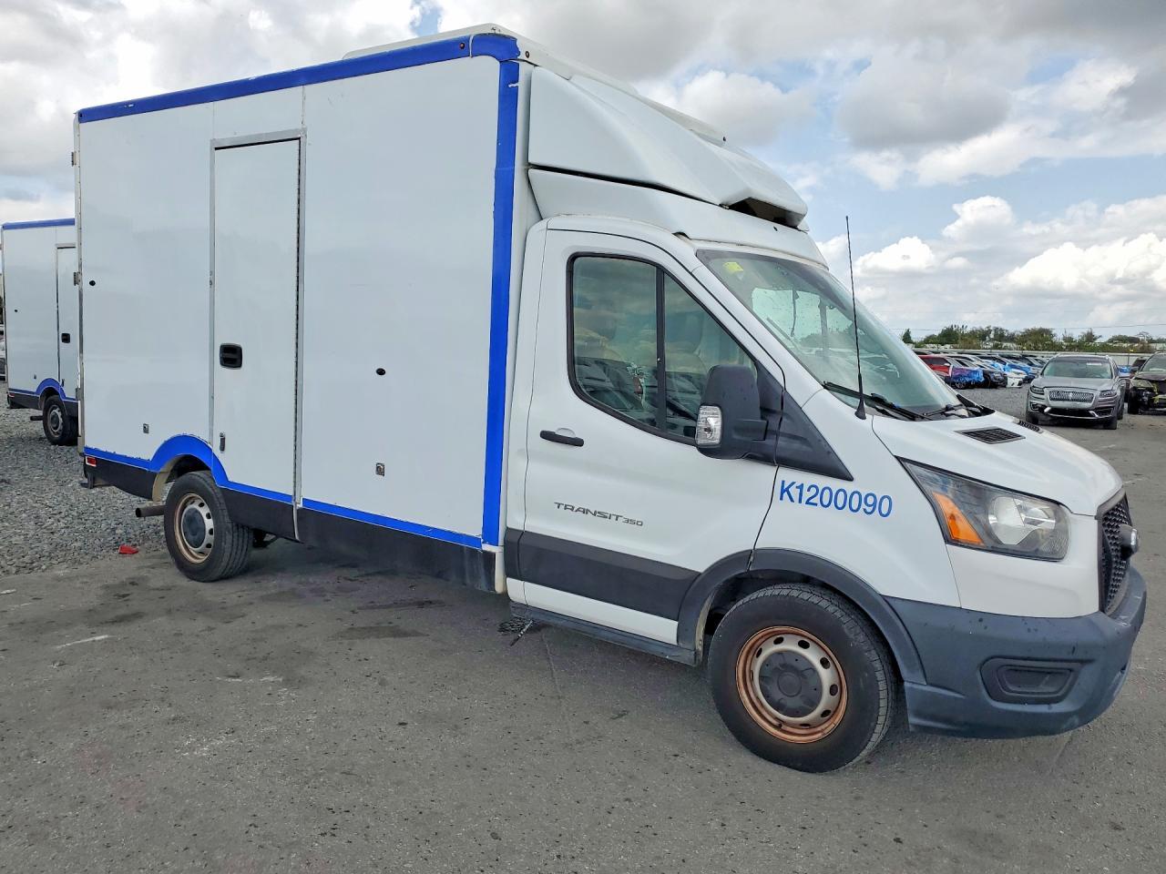 2020 Ford Transit Delivery Truck - Image 4