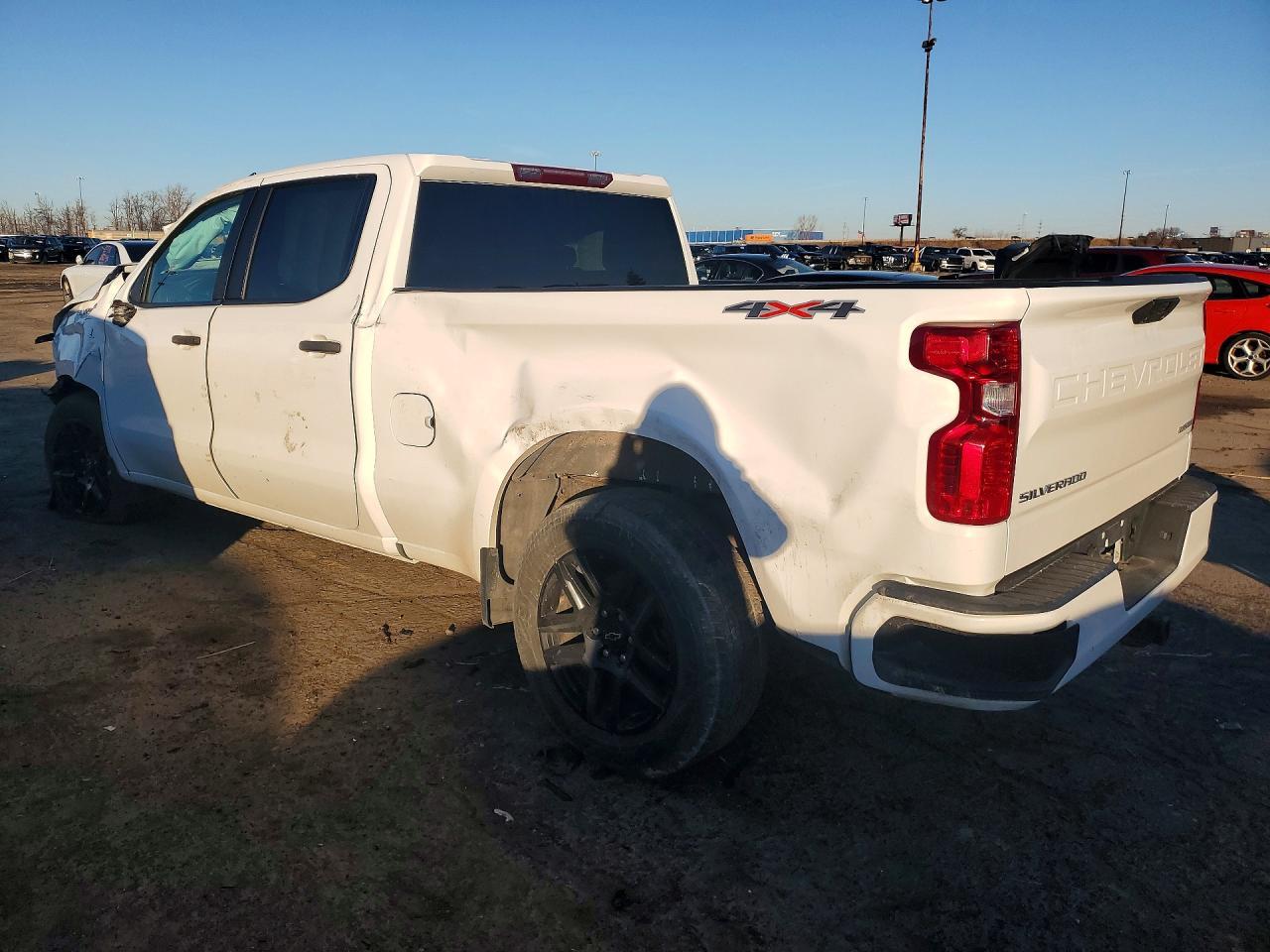 2023 Chevrolet Silverado K1500 Custom - Фото 2