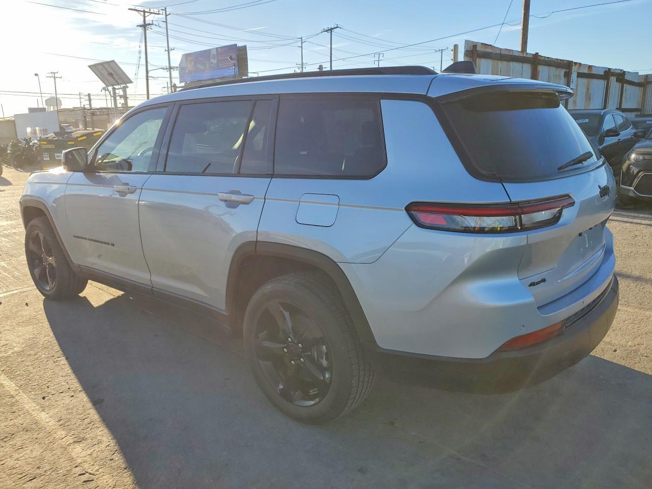 2023 Jeep Grand Cherokee L Laredo - Фото 2