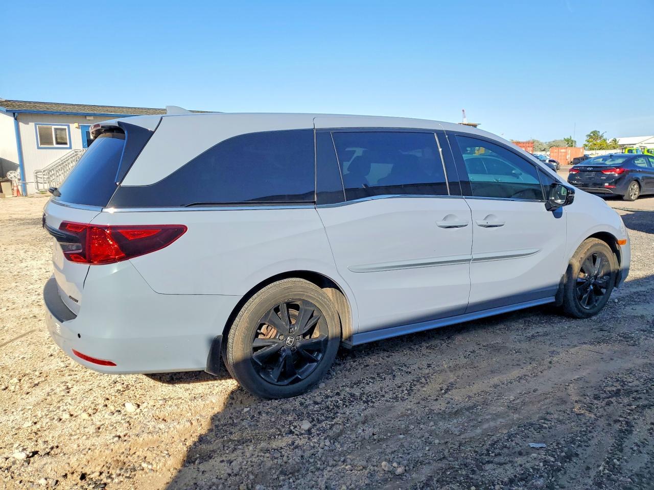 2023 Honda Odyssey Sport-L - Image 3