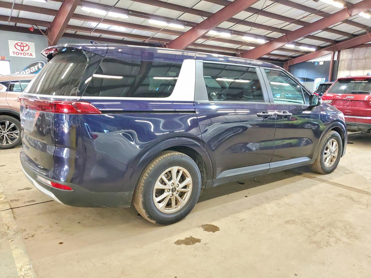 2022 Kia Carnival Lx - Фото 3