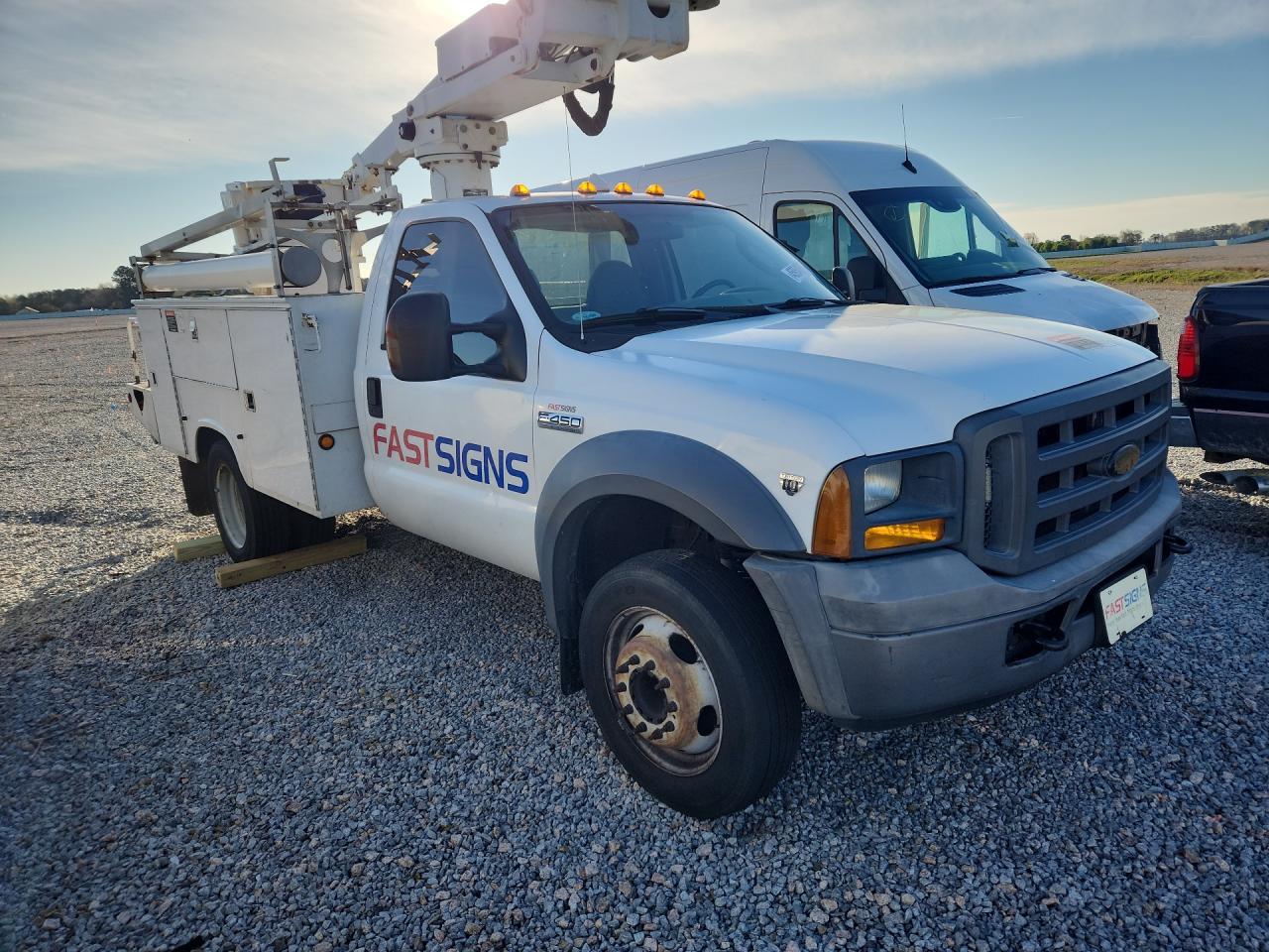 2005 Ford F450 Super - Bucket Truck - Фото 4