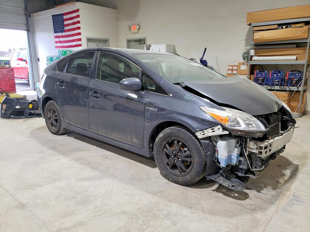 2015 Toyota Prius Two - Фото 4