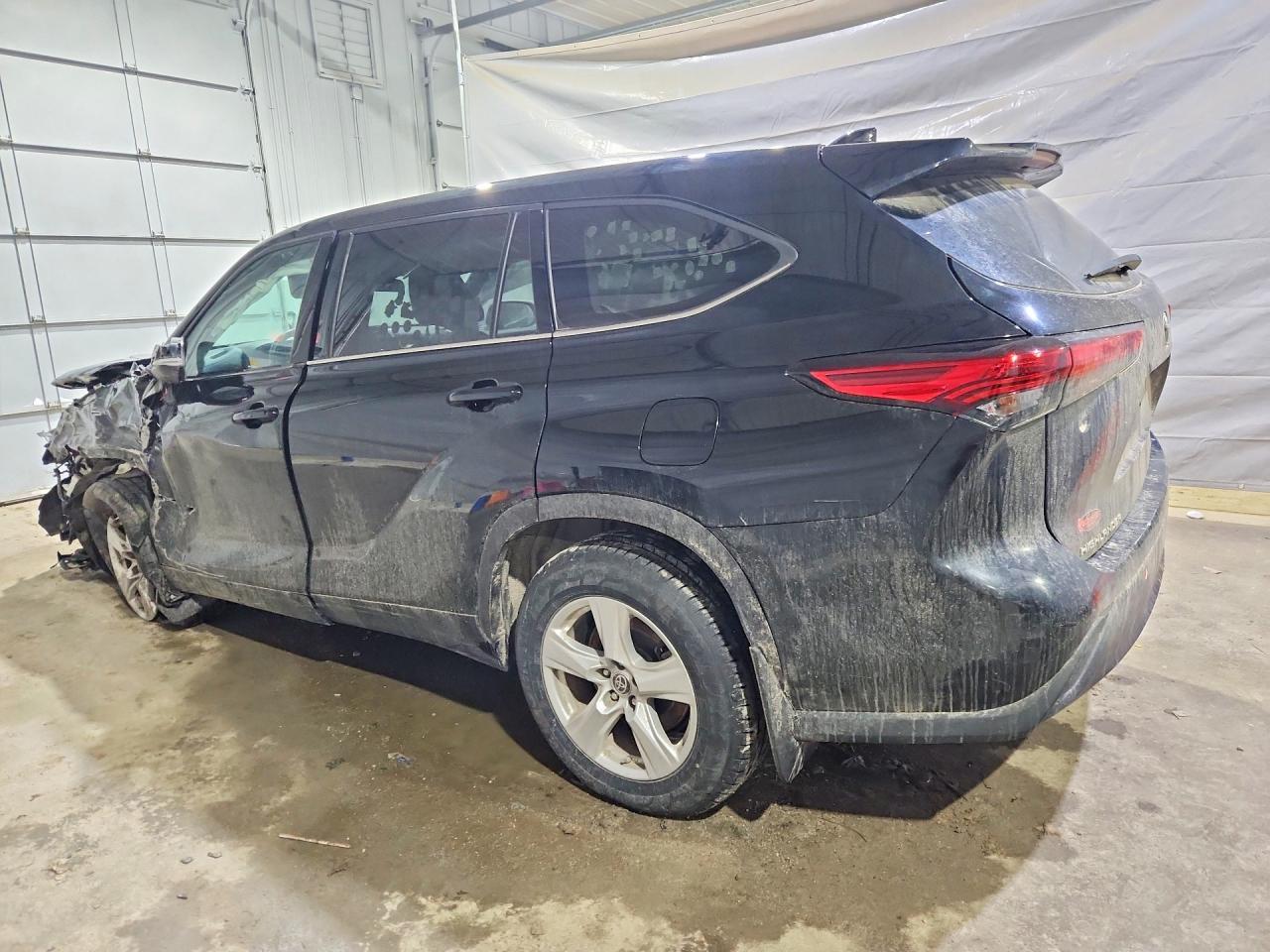 2021 Toyota Highlander Le - Фото 2