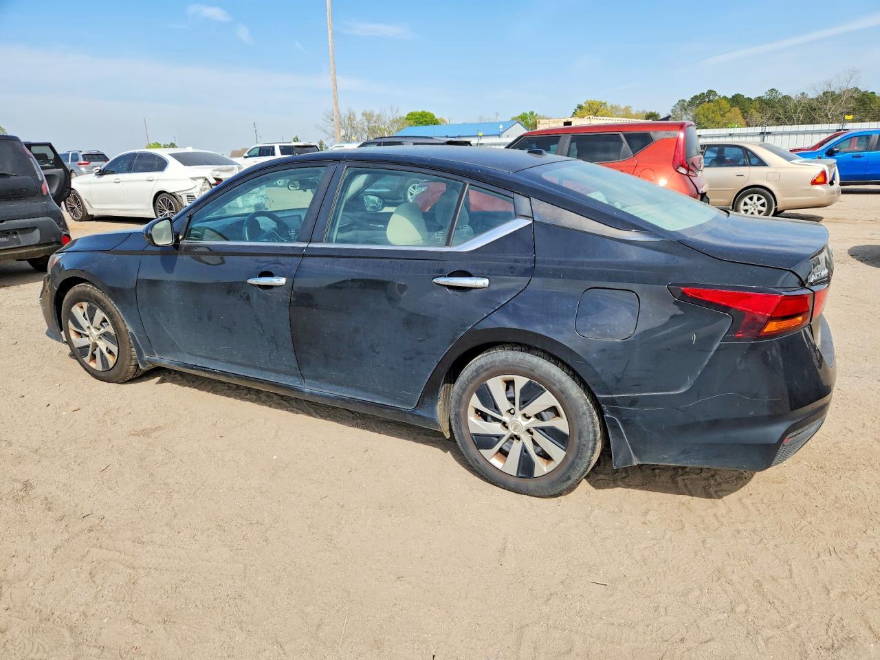 2019 Nissan Altima 2.5 S - Фото 2