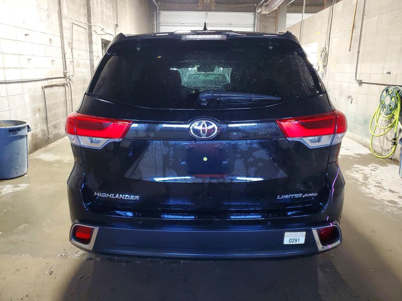 2018 Toyota Highlander Limited Platinum - Image 6