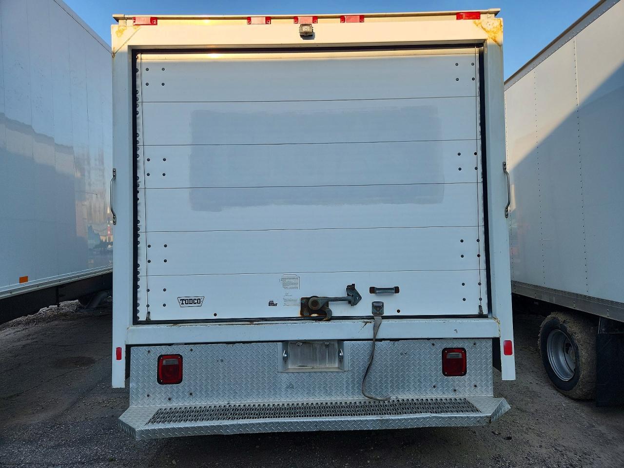 2013 Ford F350 Super Duty Box Truck - Фото 6