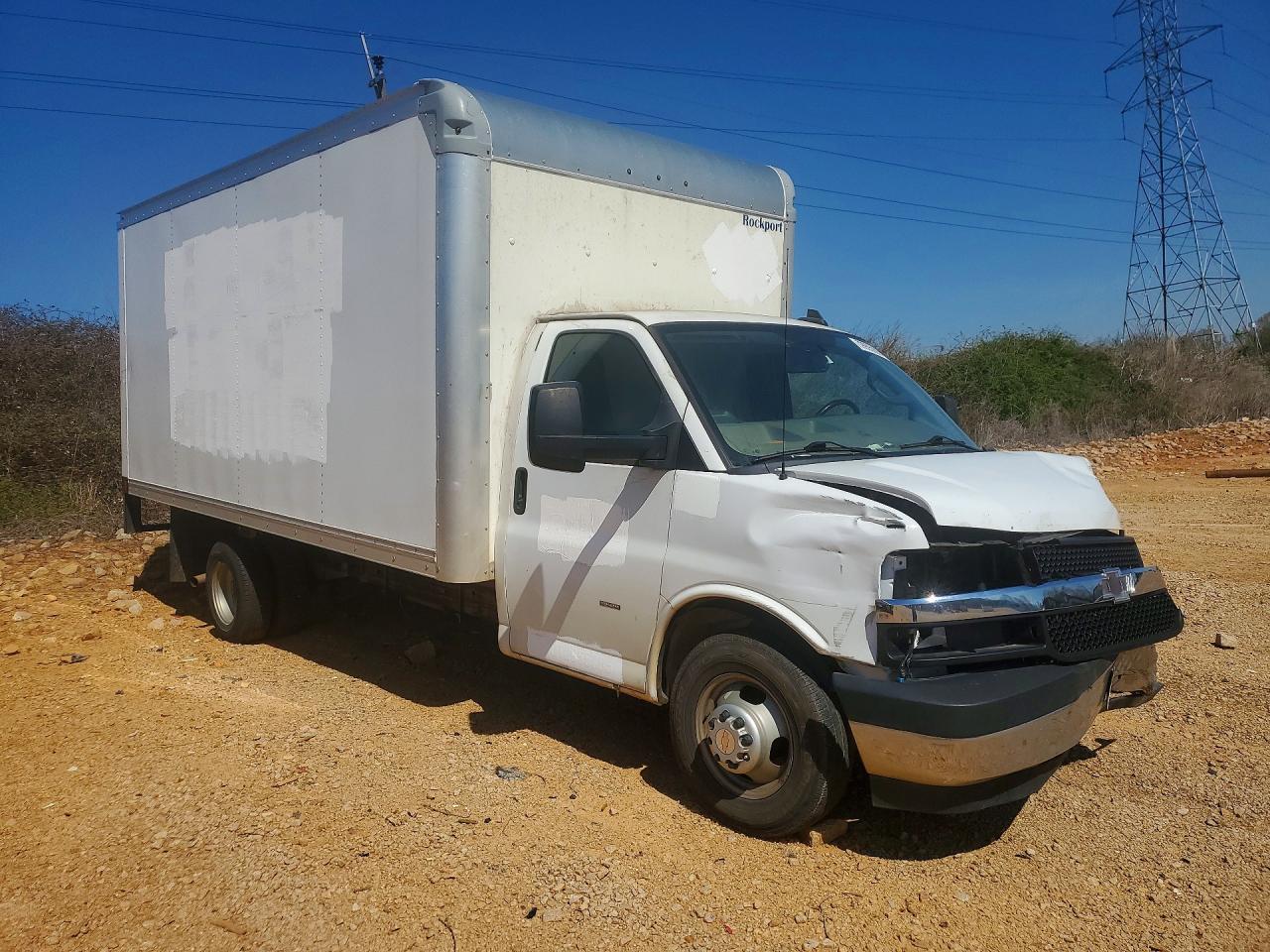 2022 Chevrolet Express Box Truck - Фото 4