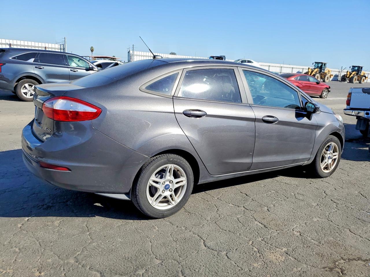 2017 Ford Fiesta Se - Image 3