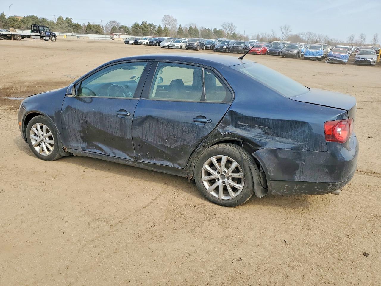 2010 Volkswagen Jetta Limited - Фото 2