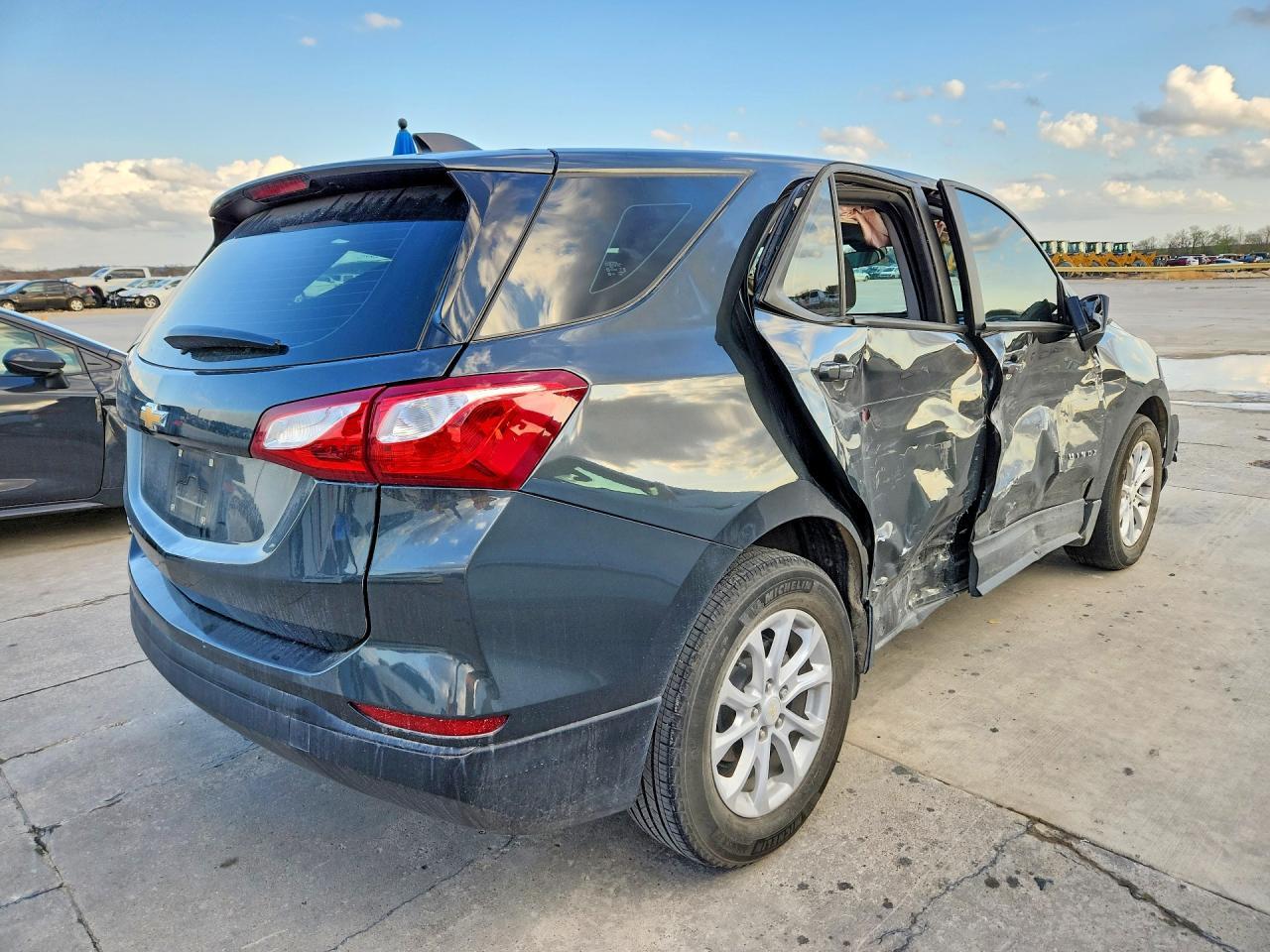 2020 Chevrolet Equinox Ls - Фото 3