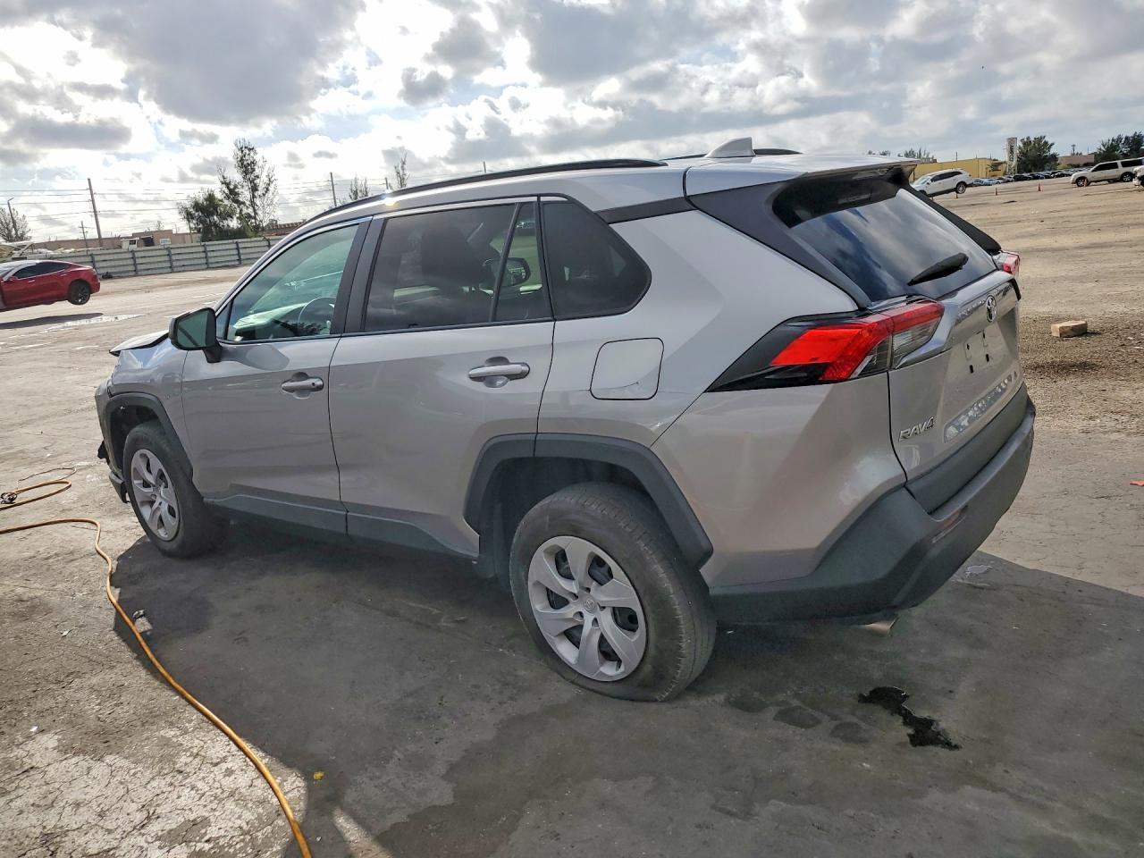 2020 Toyota Rav4 Le - Фото 2