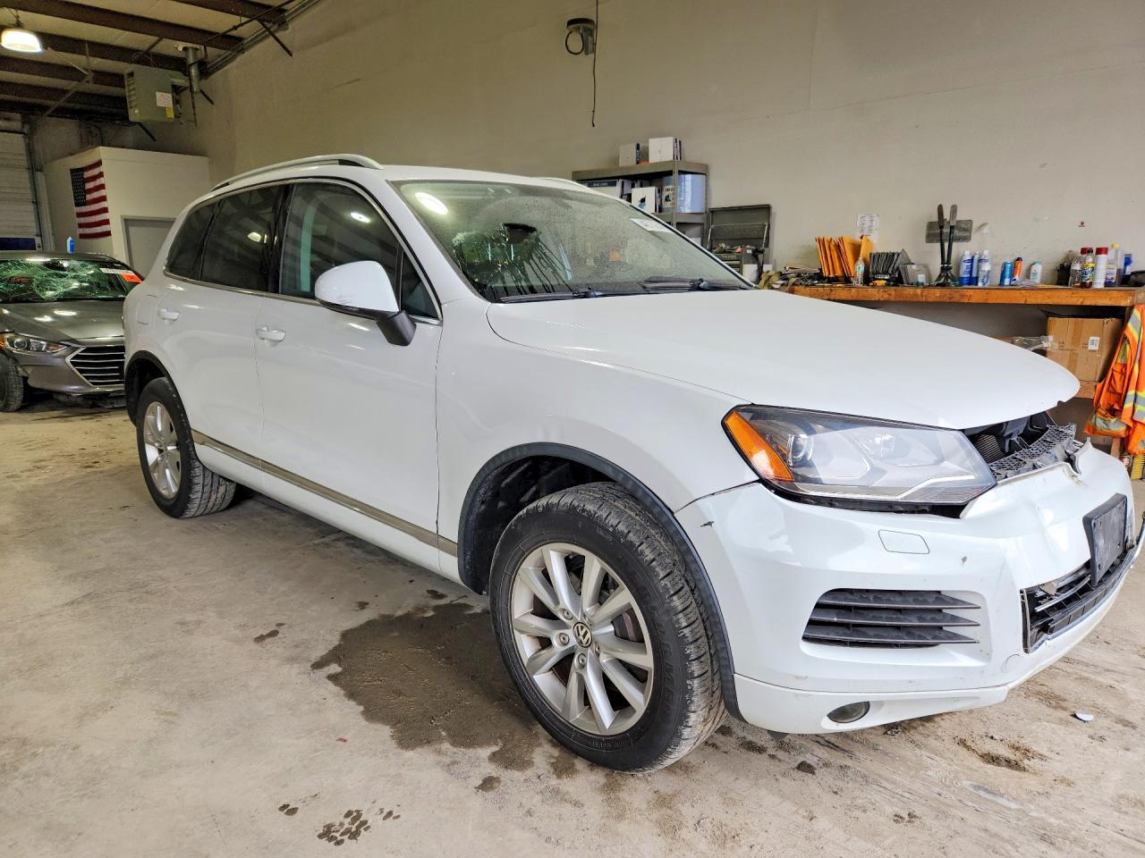 2014 Volkswagen Touareg V6 - Image 4