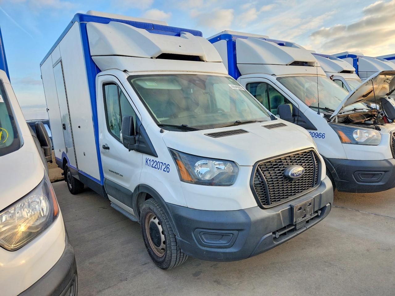 2022 Ford Transit Delivery Truck - Фото 4