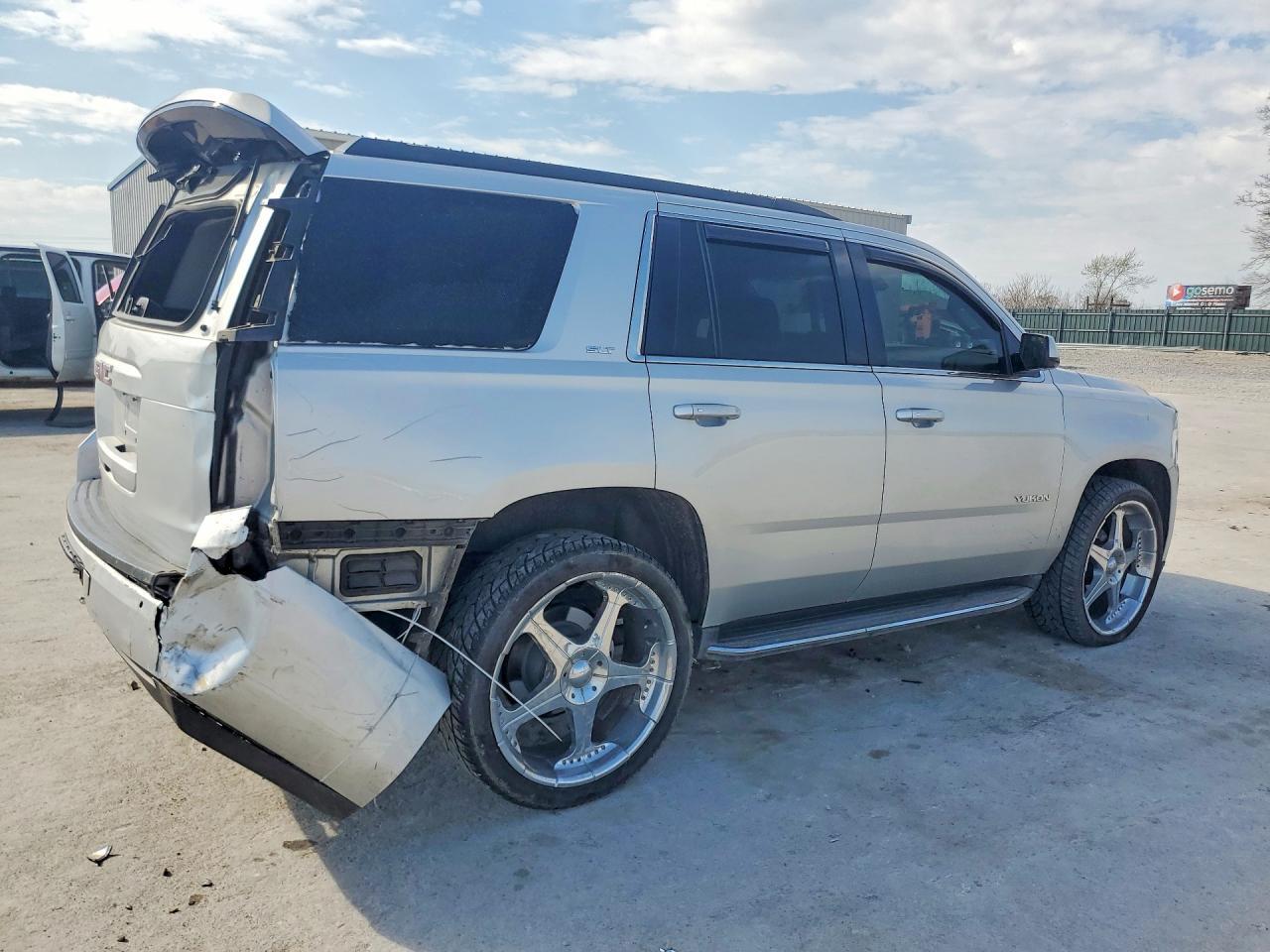 2019 GMC Yukon - Image 3