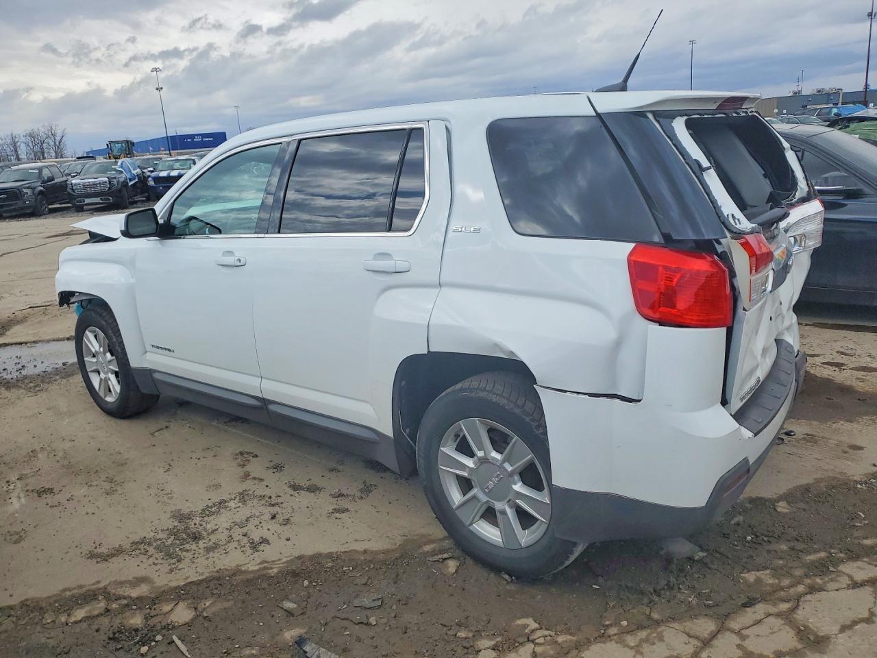 2011 GMC Terrain Sle - Image 2