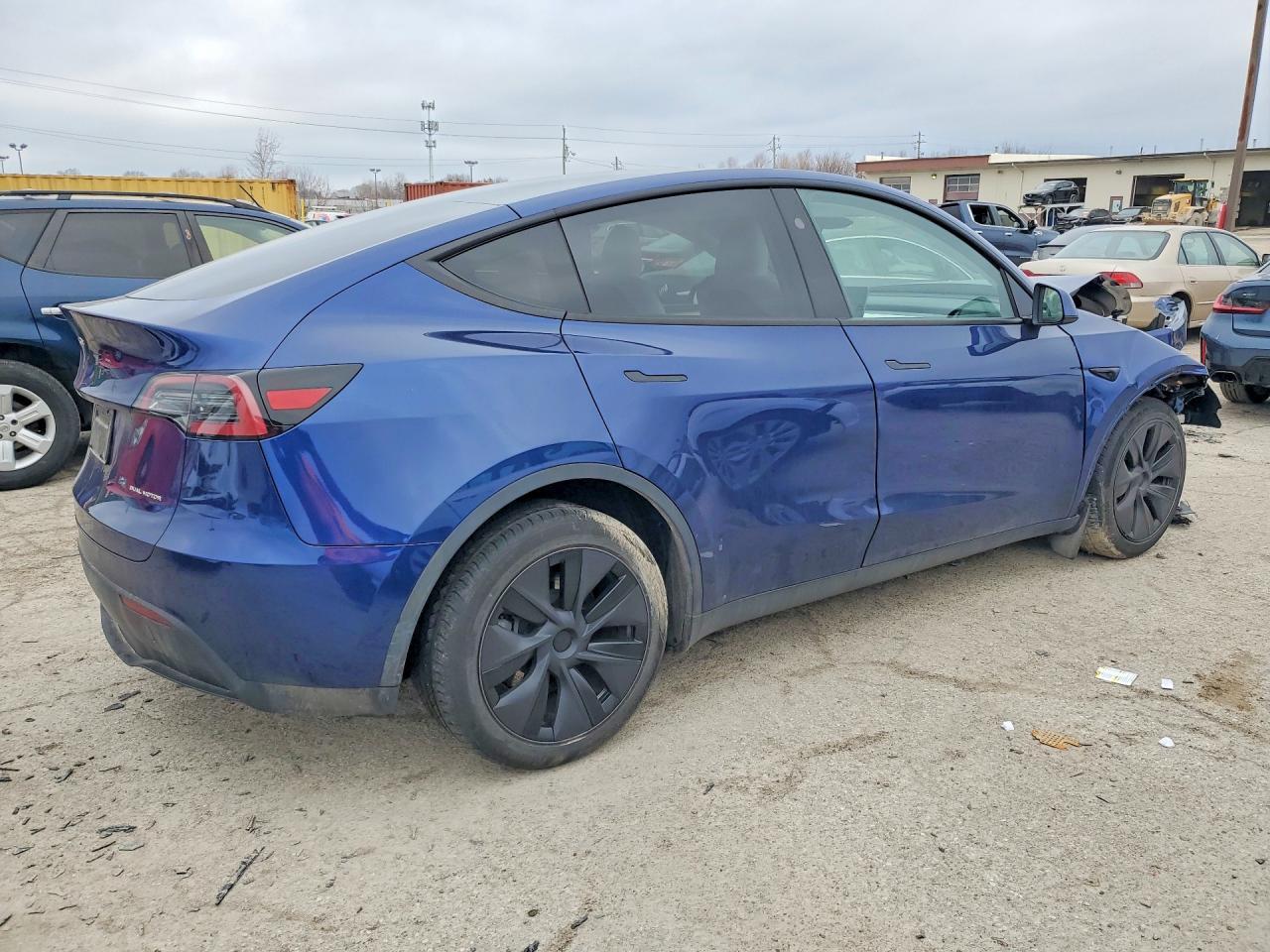 2025 Tesla Model Y - Image 3