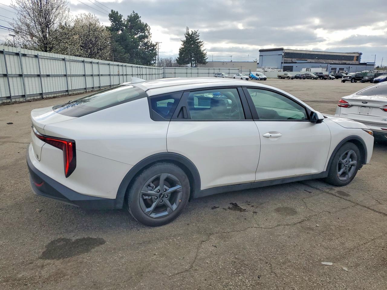 2025 Kia K4 Lxs - Image 3