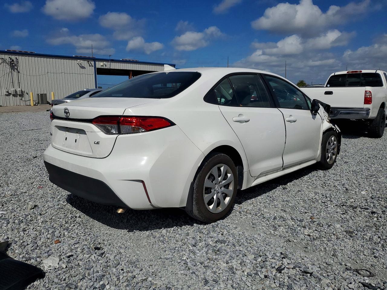 2025 Toyota Corolla Le - Image 3