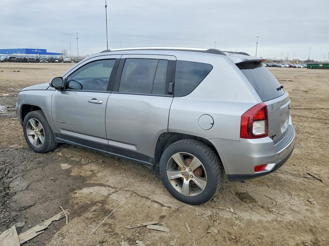 2016 Jeep Compass Latitude - Фото 2