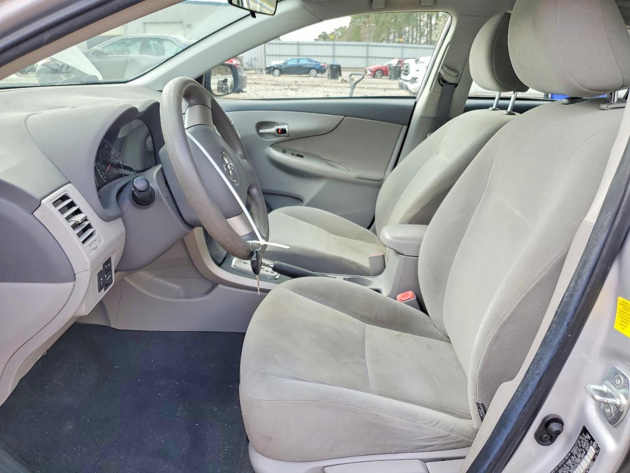 2010 Toyota Corolla Le - Фото 7