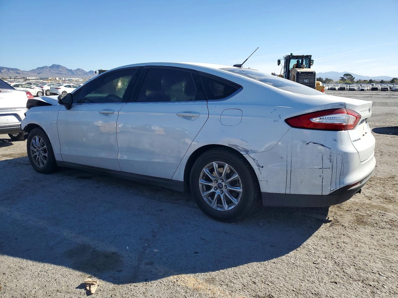 2015 Ford Fusion S - Фото 2