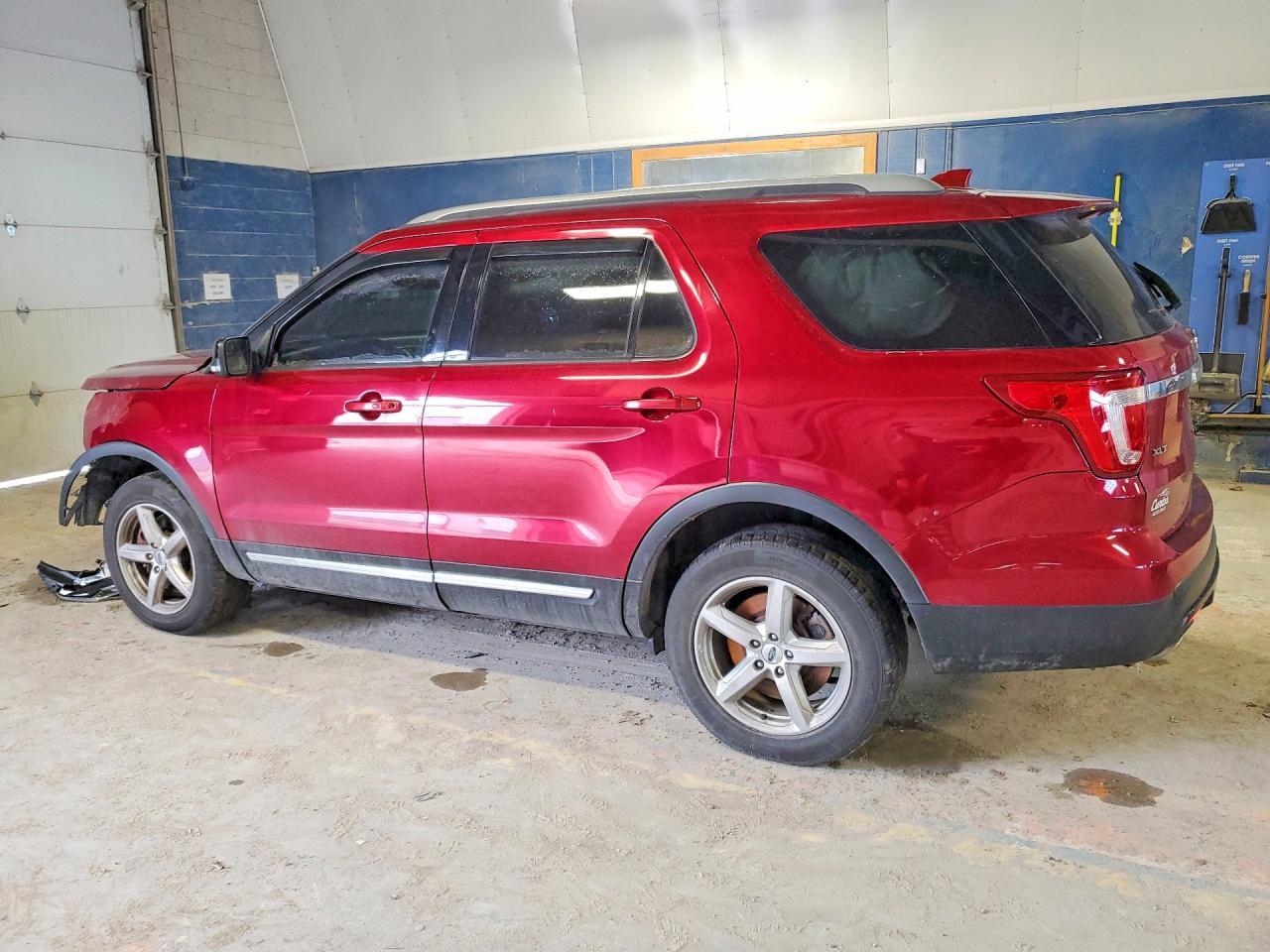2017 Ford Explorer Xlt - Фото 2