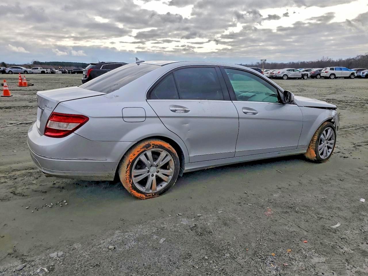 2009 Mercedes-Benz C 300 4Matic - Image 3