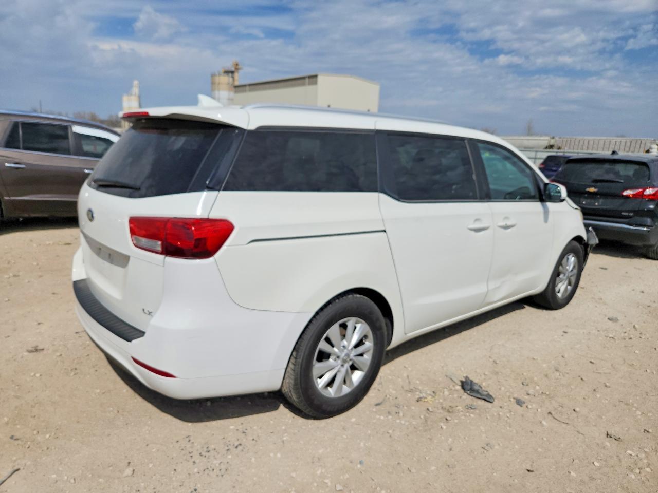 2016 Kia Sedona Lx - Image 3