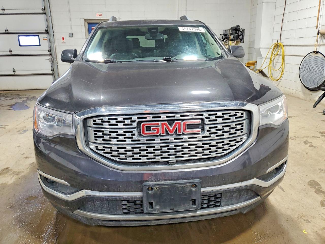 2017 GMC Acadia Denali - Image 5