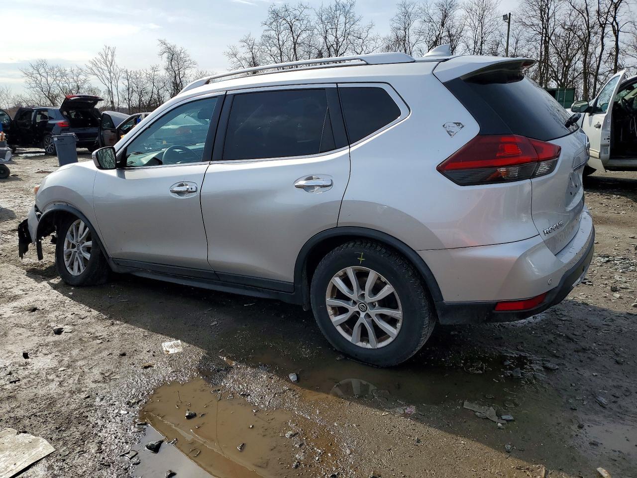 2019 Nissan Rogue Sv - Image 2