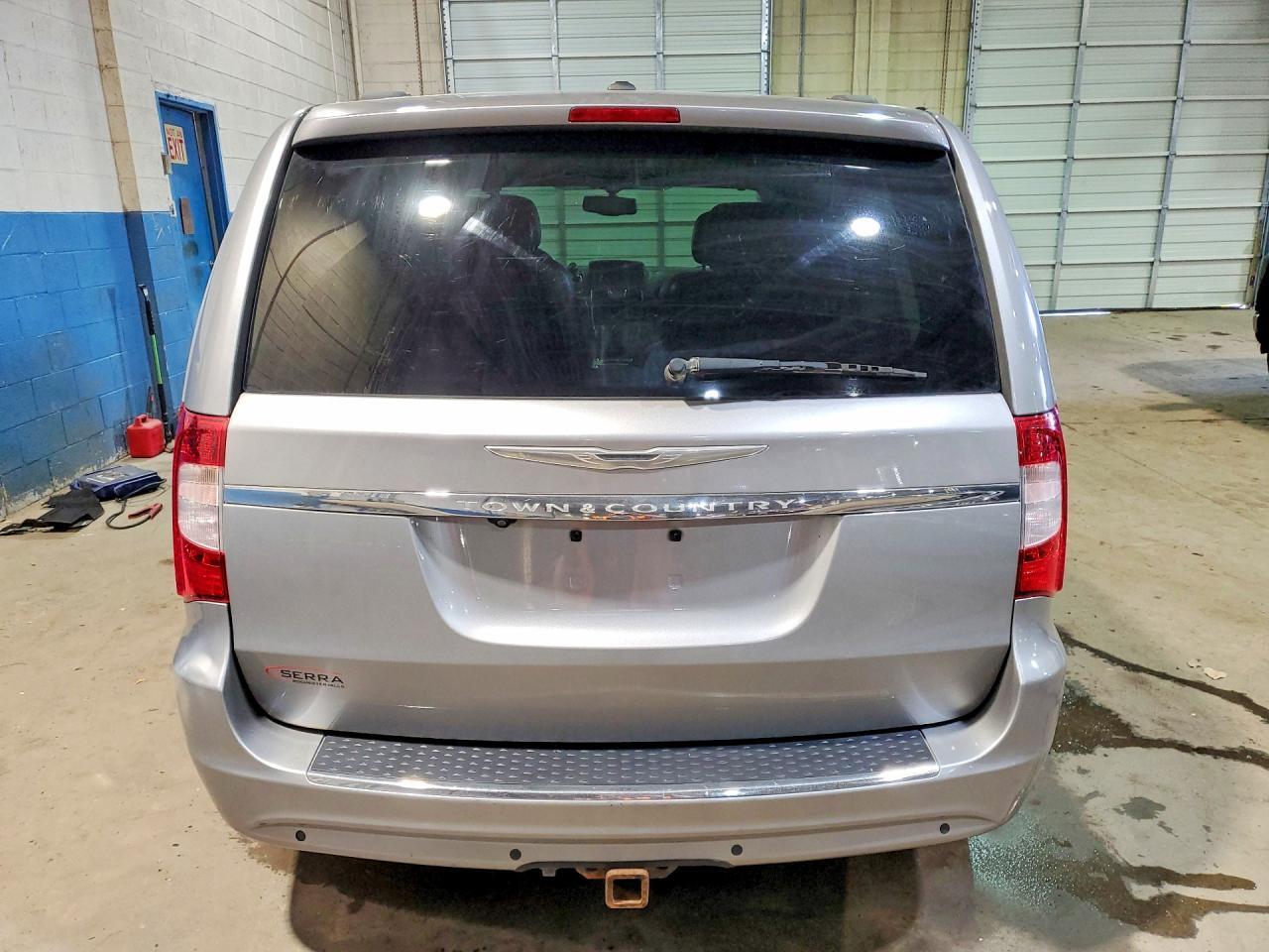 2013 Chrysler Town & Country Touring L - Image 6