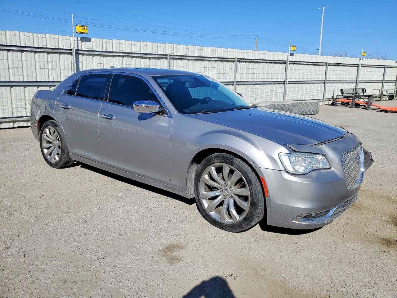 2017 Chrysler 300C - Image 4