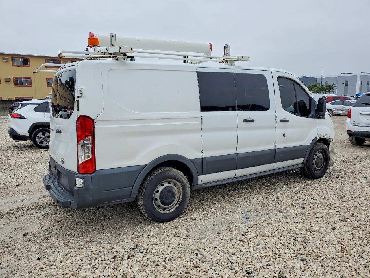 2016 Ford Transit 150 Delivery Van - Фото 3