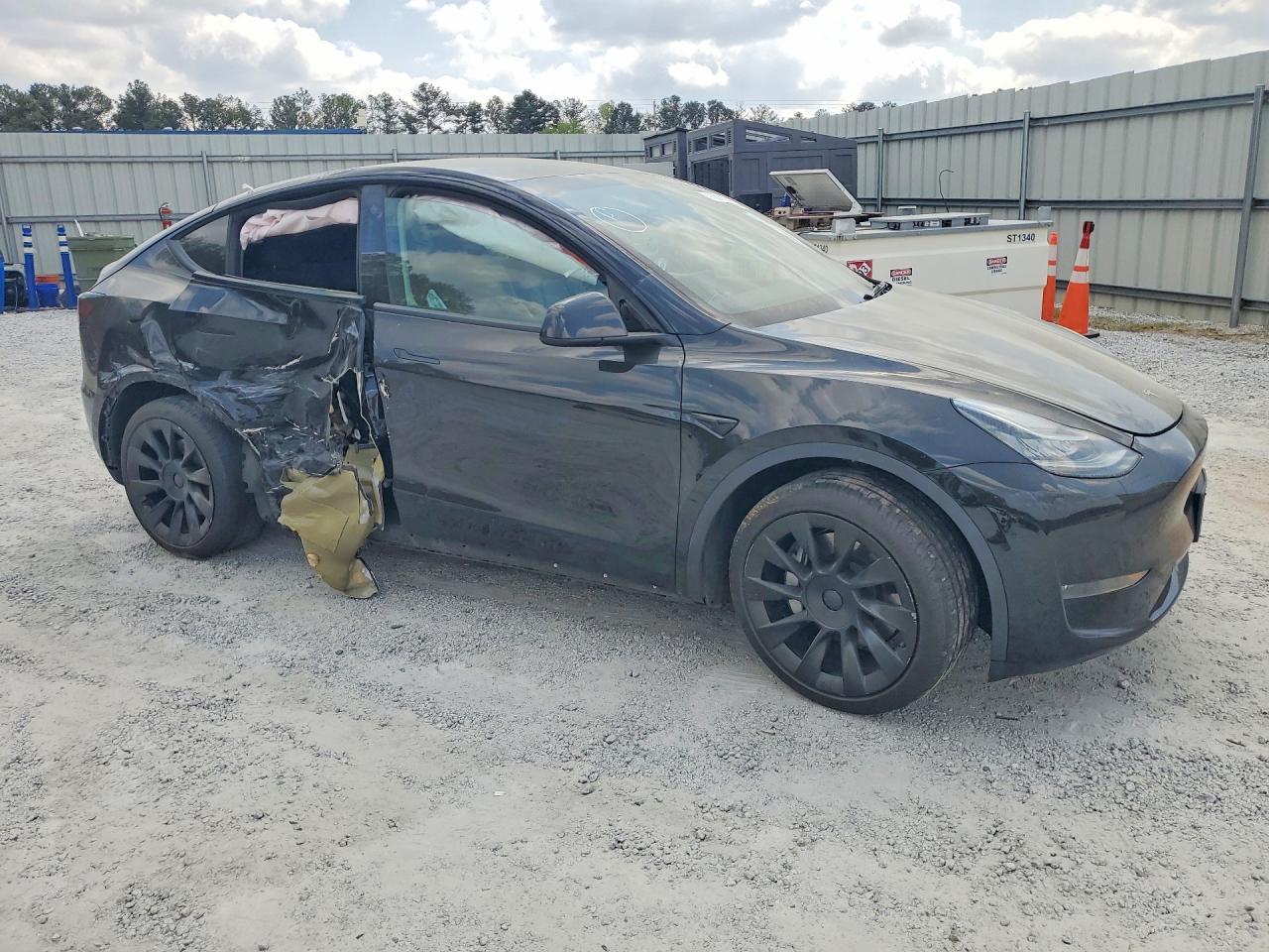 2022 Tesla Model Y - Image 4