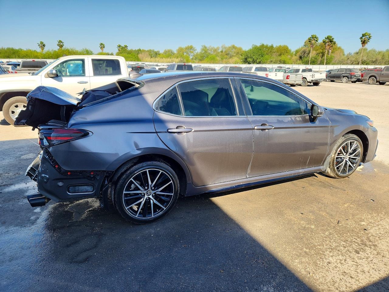 2024 Toyota Camry Se - Image 3