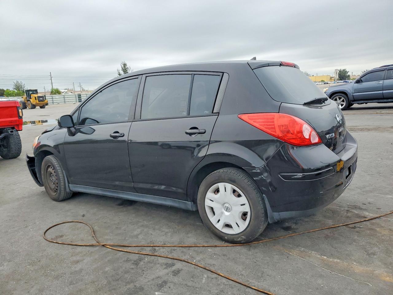 2012 Nissan Versa - Фото 2
