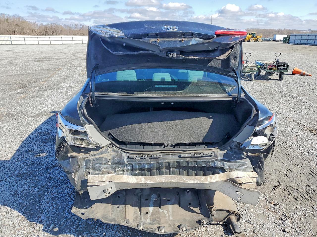 2012 Toyota Camry Le - Фото 6