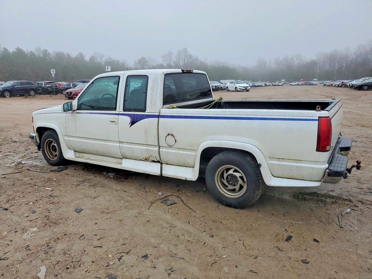 1997 Chevrolet Gmt-400 C1500 - Image 2