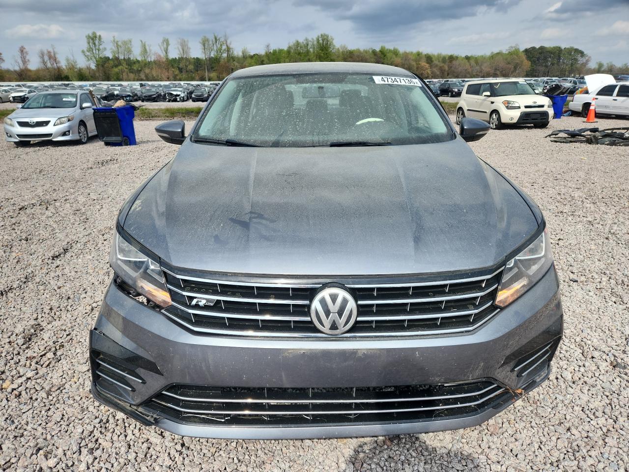 2017 Volkswagen Passat R-Line - Image 5