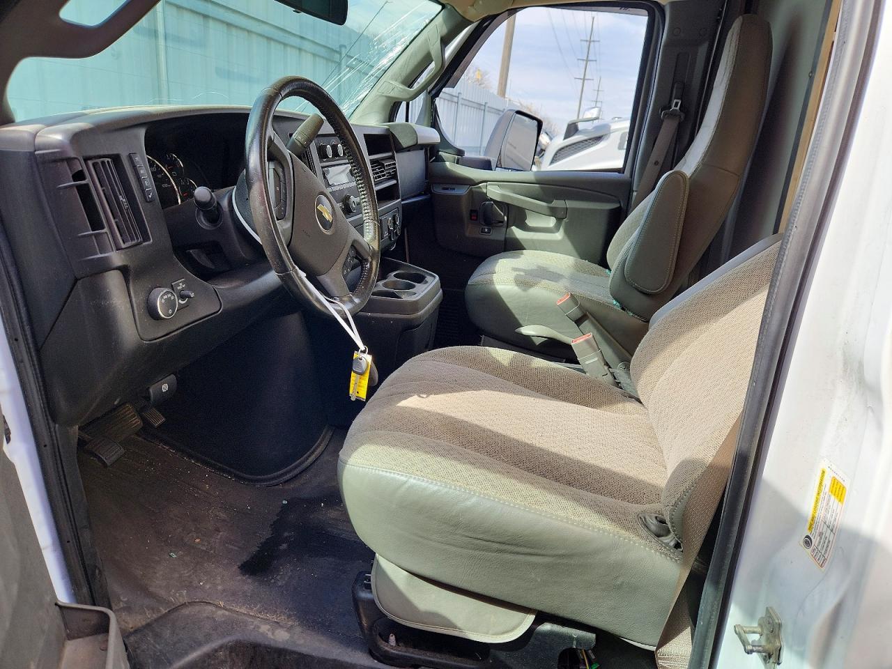 2023 Chevrolet Express G3500 Utl ** R & D * Pri Fleet ** - Image 7