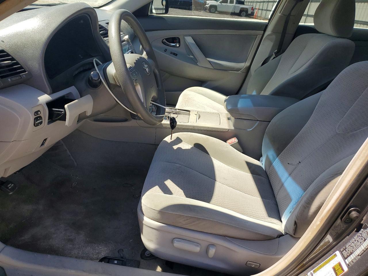 2011 Toyota Camry Le - Фото 7