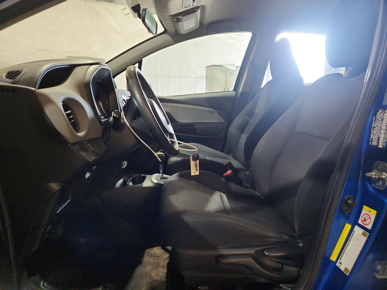 2015 Toyota Yaris 5-Door L - Фото 7