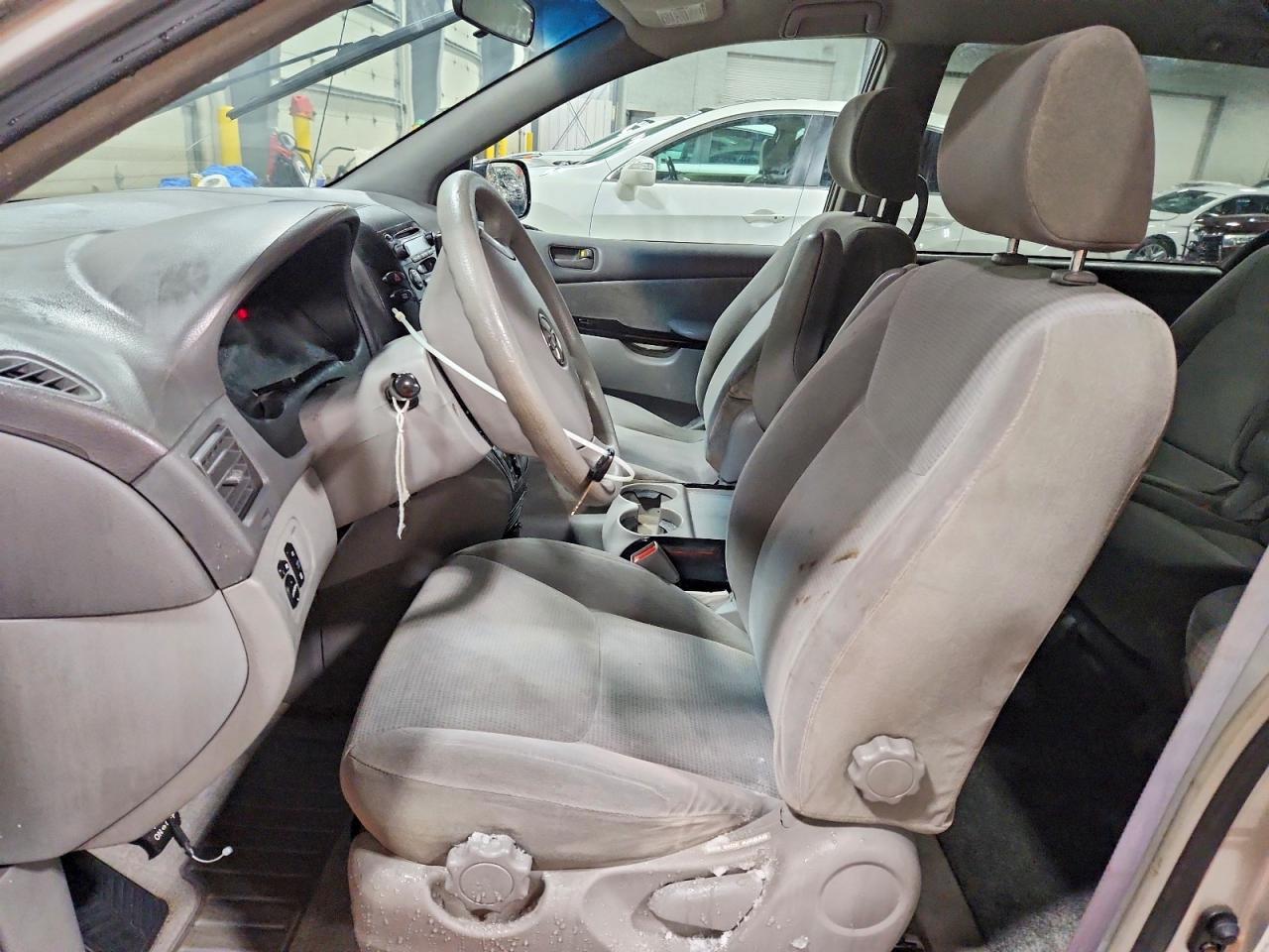2004 Toyota Sienna Le 8 Passenger - Image 7