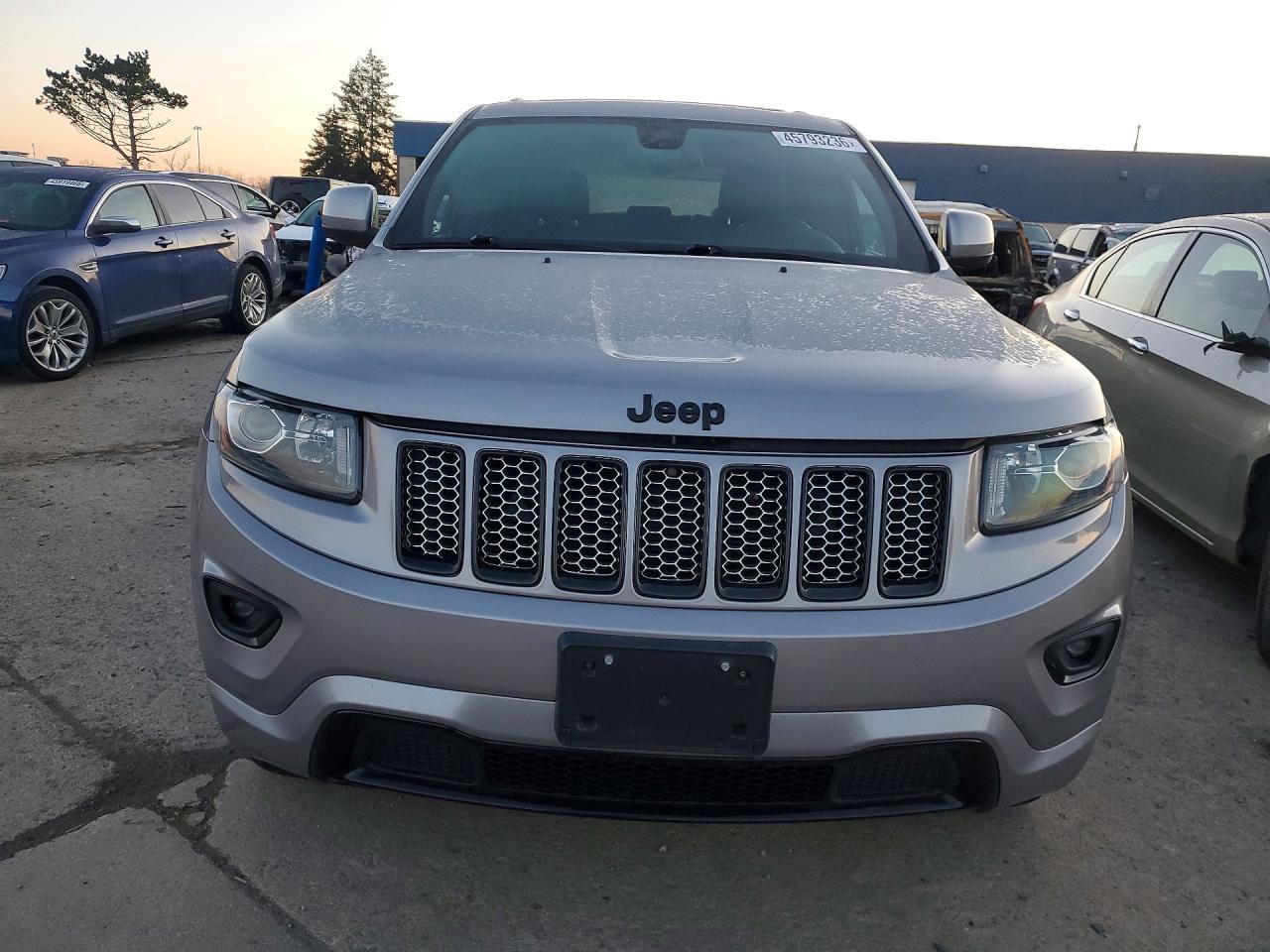 2015 Jeep Grand Cherokee Laredo - Image 5