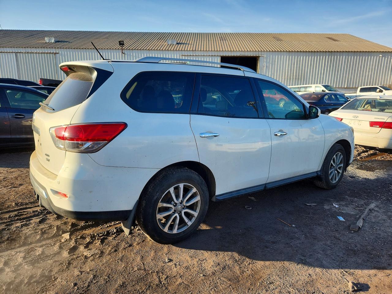 2014 Nissan Pathfinder S - Фото 3