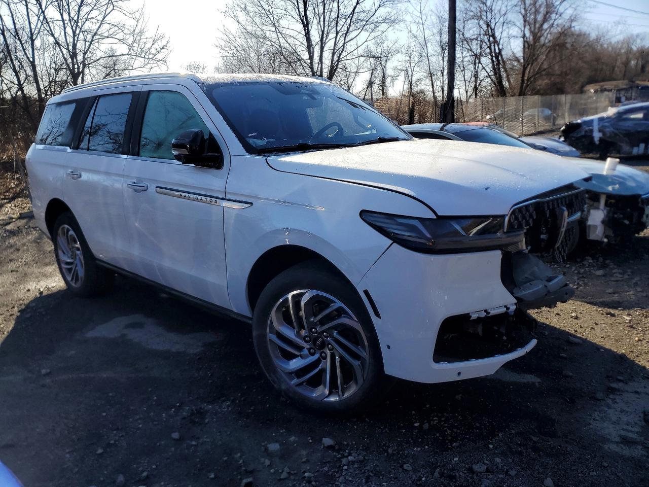 2025 Lincoln Navigator Reserve - Image 4