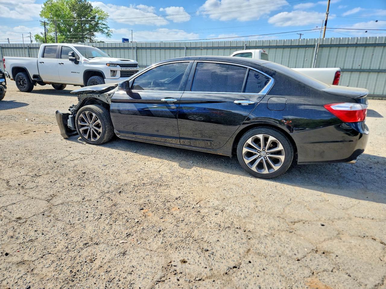 2015 Honda Accord Sport - Image 2