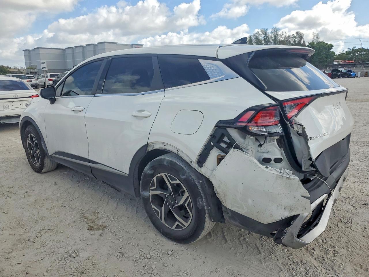 2023 Kia Sportage - Image 2